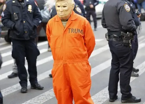 Amerikāņi protestē pret ASV prezidentu Donaldu Trampu